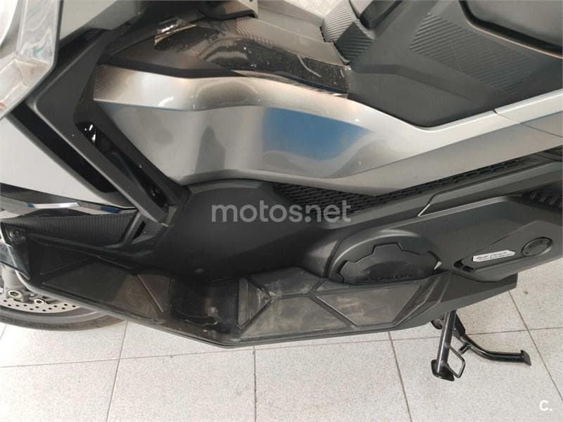 Honda Forza 750 – Vista 12