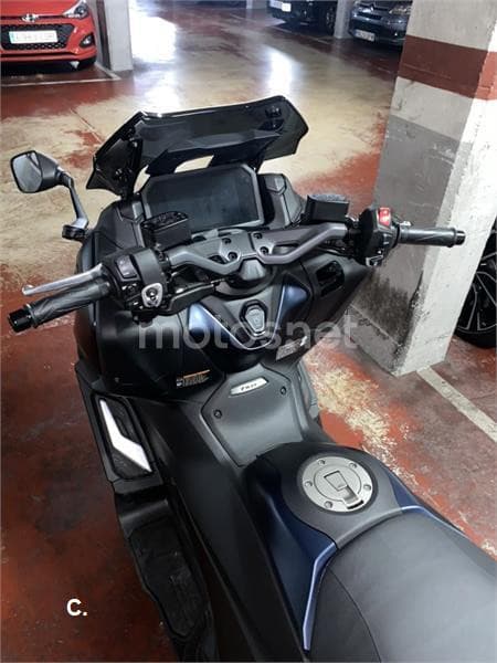 Yamaha TMAX – Vista 2
