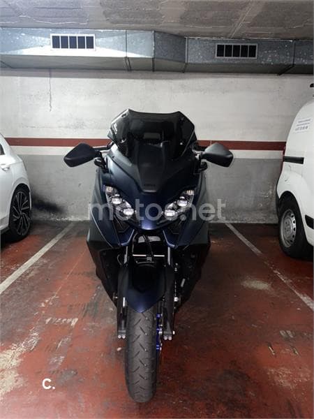 Yamaha TMAX – Vista 4