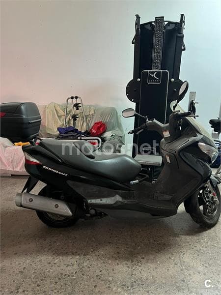 Suzuki BURGMAN 125 – Vista 2
