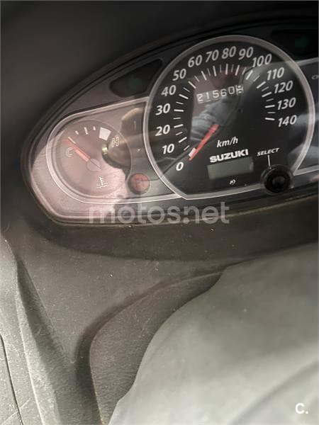 Suzuki BURGMAN 125 – Vista 4