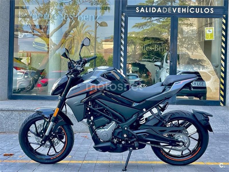 CFMOTO 300 NK – Vista 4