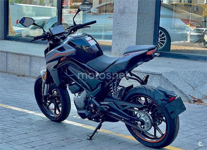 CFMOTO 300 NK – Vista 5