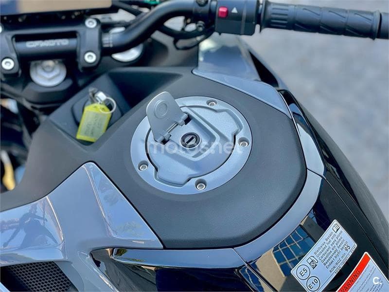 CFMOTO 300 NK – Vista 8