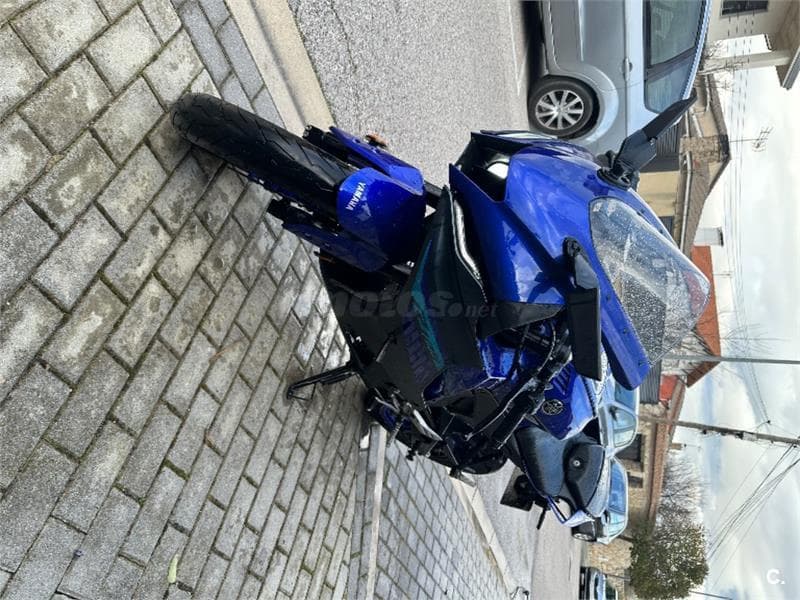 Yamaha R 125 – Vista 4