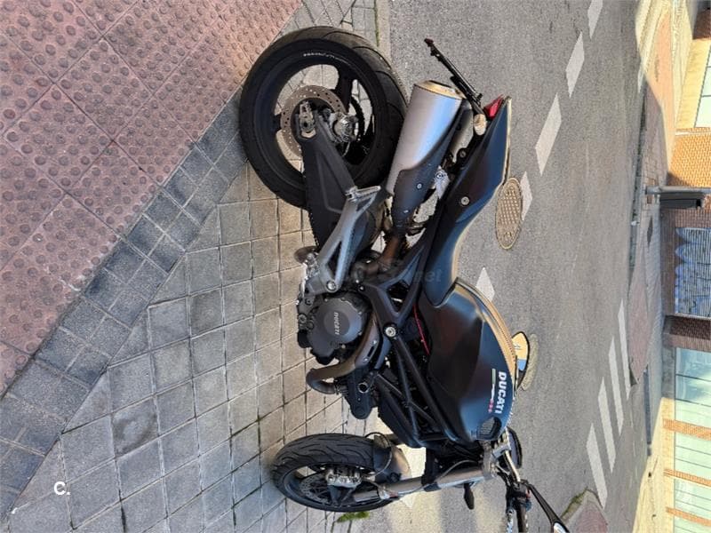 Ducati Monster 696 – Vista 3