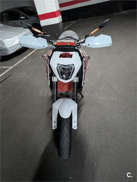 KTM 690 Duke – Vista 2