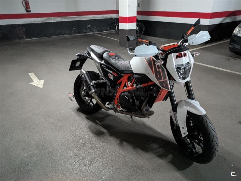 KTM 690 Duke – Vista 3