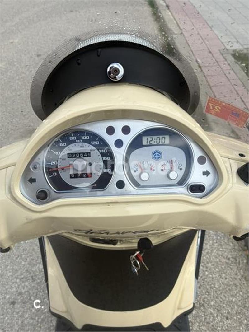 Piaggio Beverly Tourer 250 – Vista 2