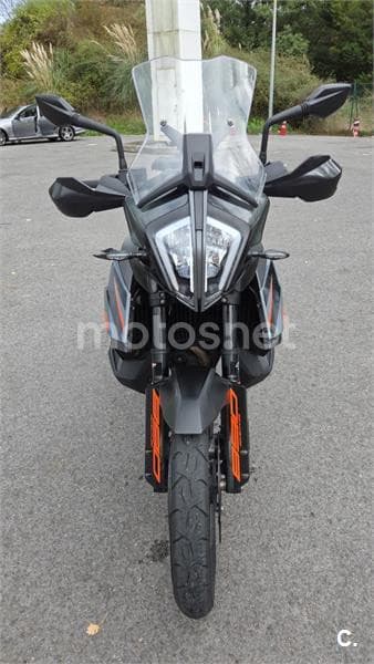 KTM 890 – Vista 3