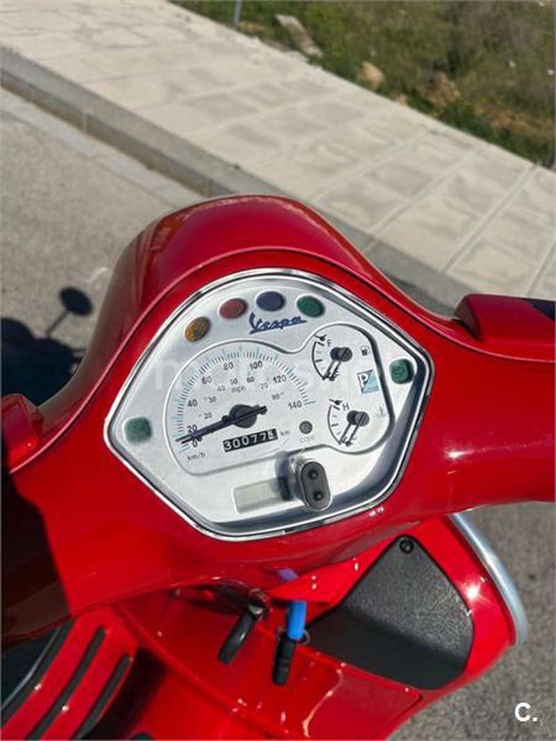 Vespa GTS 125 3300 € 2008 Sevilla - 11