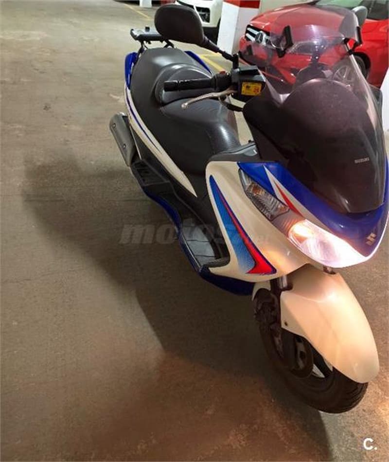 Suzuki BURGMAN 125 R – Vista 2