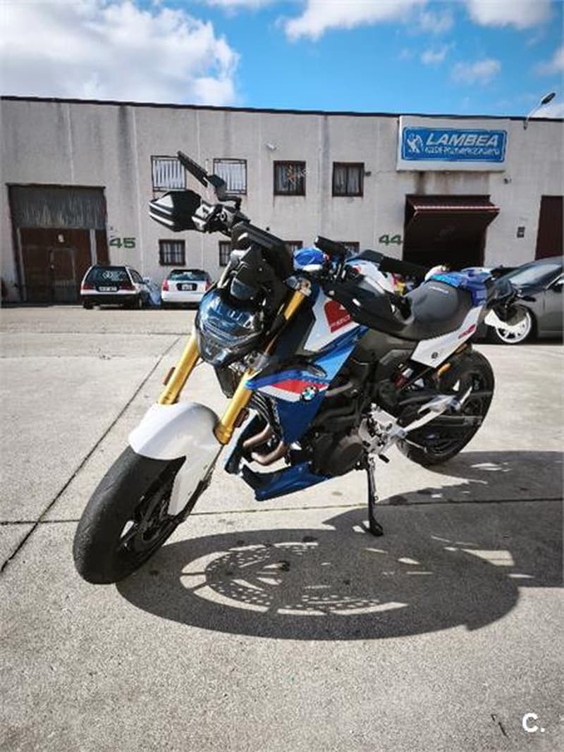 BMW F 900 R – Vista 1