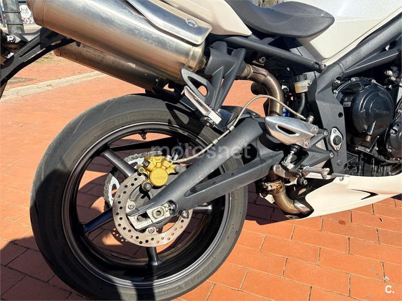 Triumph Street Triple R – Vista 16
