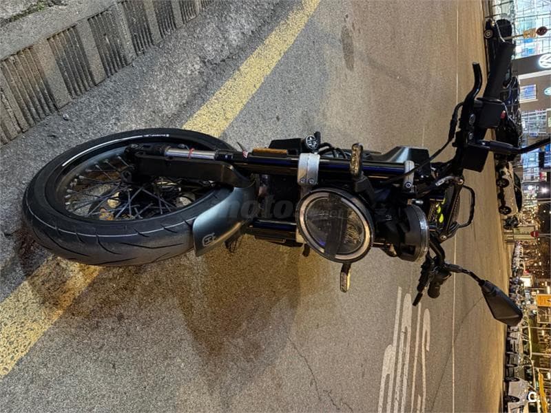 Husqvarna Svartpilen 125 – Vista 1