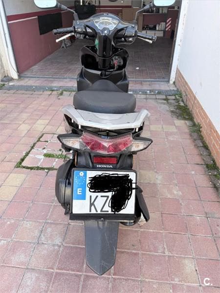 Honda Vision – Vista 4