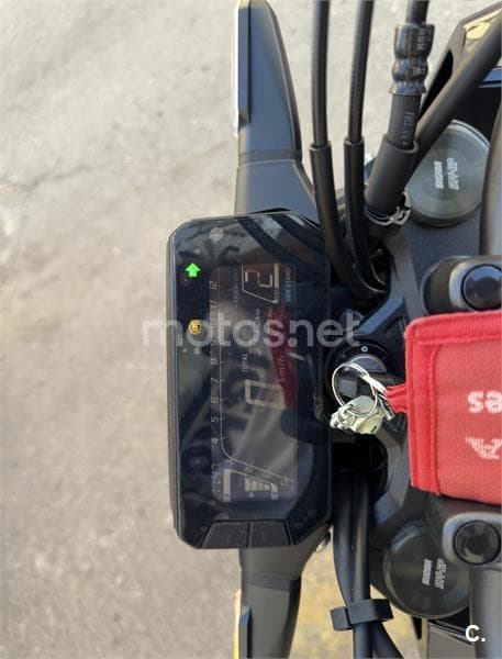 Honda CB 125 R – Vista 4