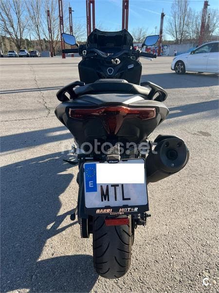 Yamaha TMAX – Vista 3