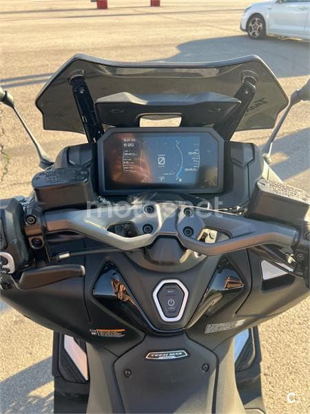 Yamaha TMAX – Vista 6