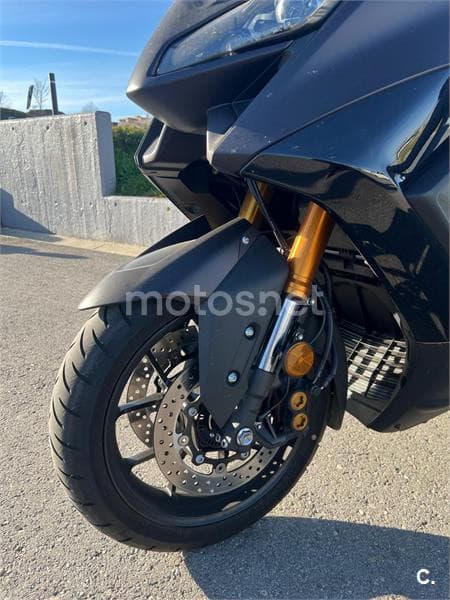 Yamaha TMAX – Vista 9