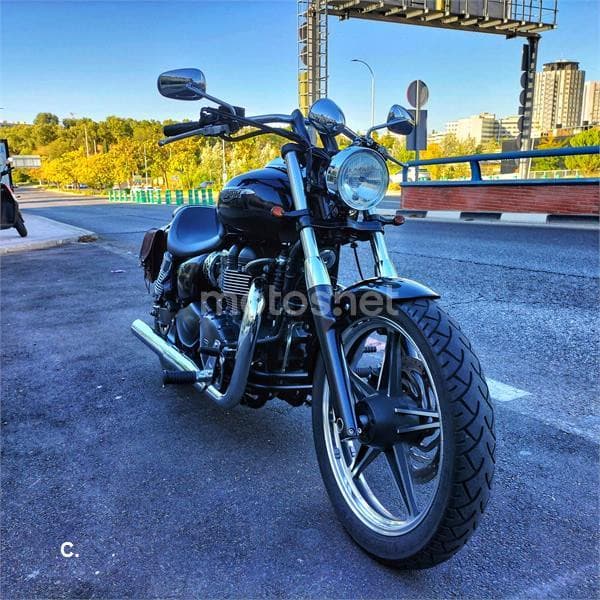 Triumph Speedmaster 900 – Vista 2