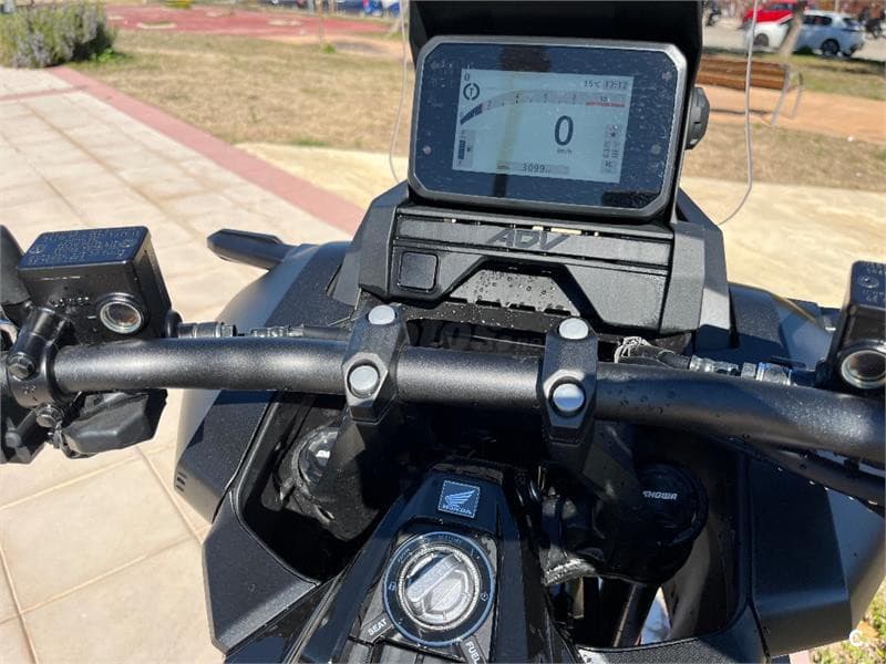 Honda ADV 350 – Vista 2