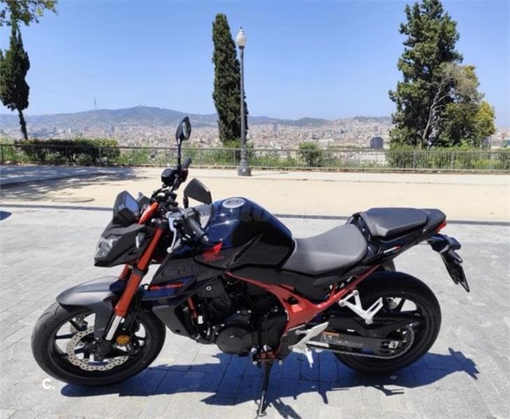 Honda CB 750 Hornet – Vista 1