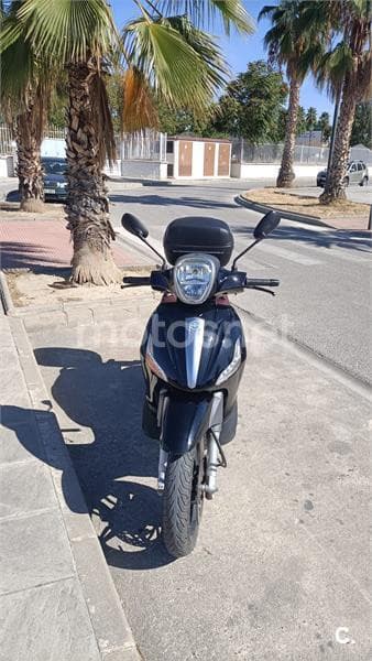 Piaggio Beverly Sport Touring 350 – Vista 3