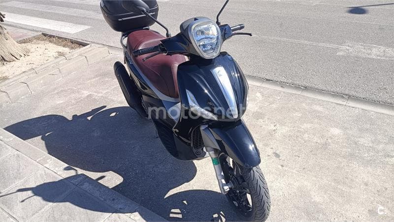 Piaggio Beverly Sport Touring 350 – Vista 4