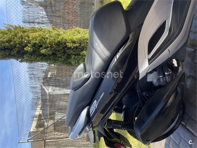 Piaggio MP3 LT 300 – Vista 4