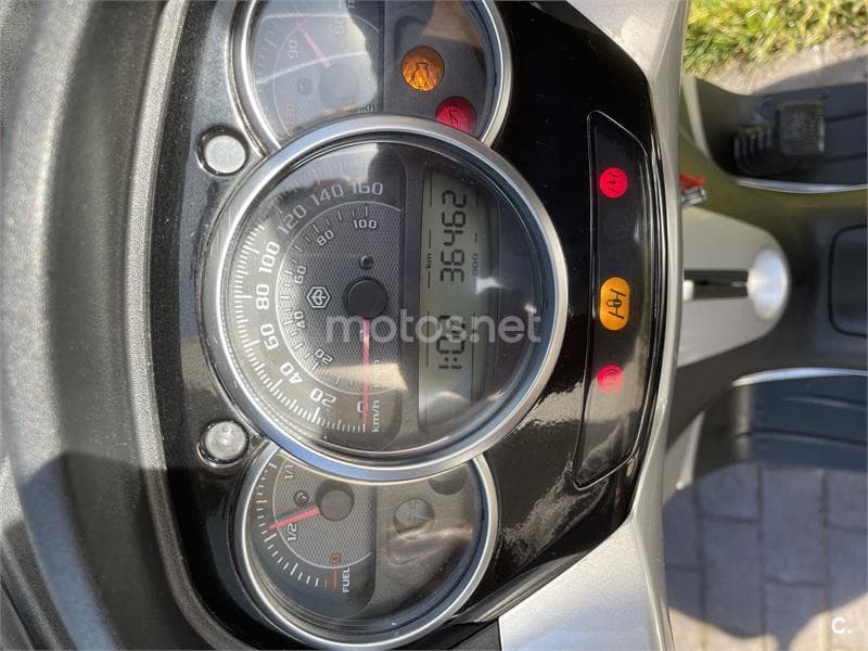 Piaggio MP3 LT 300 – Vista 5