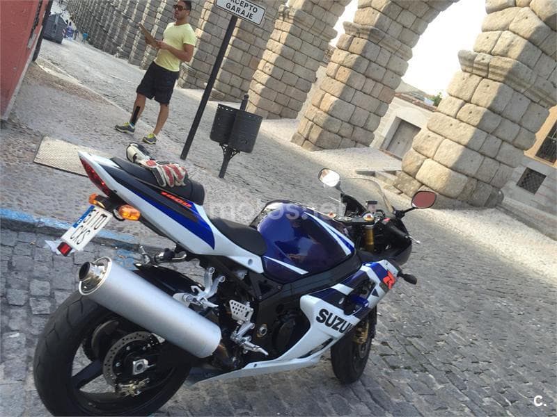 Suzuki GSX R1000 – Vista 10