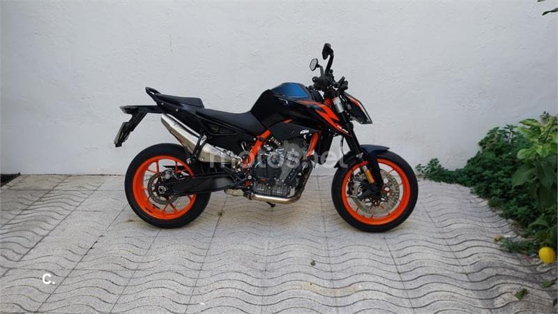 KTM 890 – Vista 1