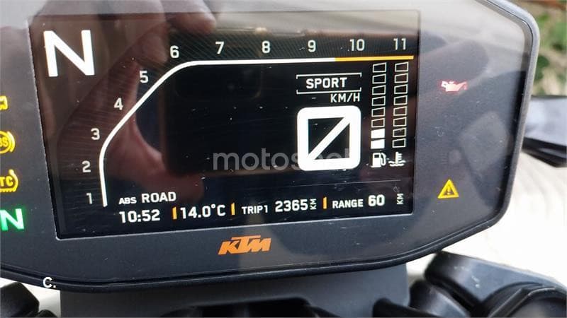 KTM 890 – Vista 13