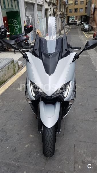 Yamaha TMAX – Vista 2