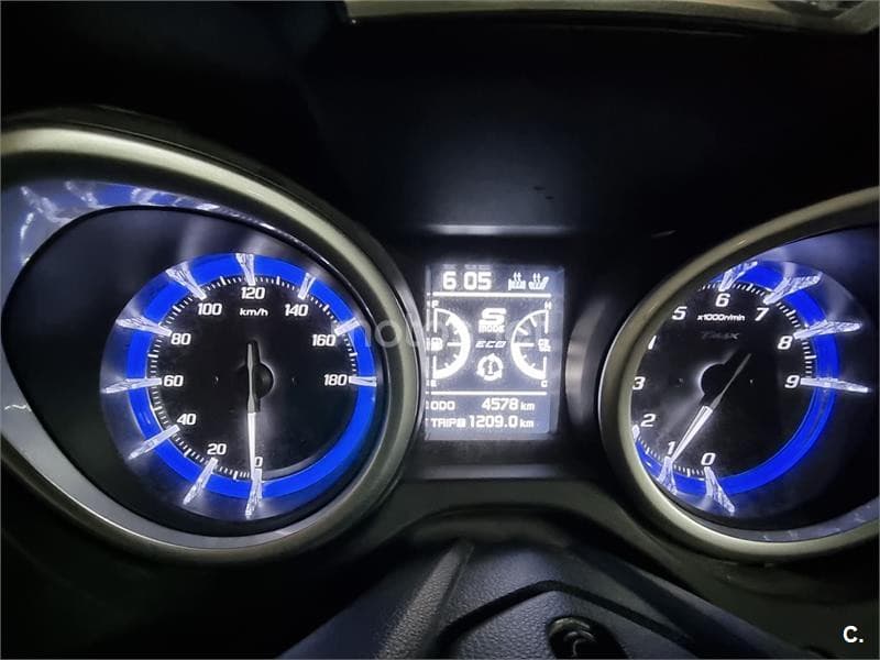 Yamaha TMAX – Vista 5