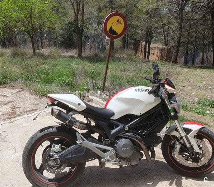 Ducati Monster 696 – Vista 1