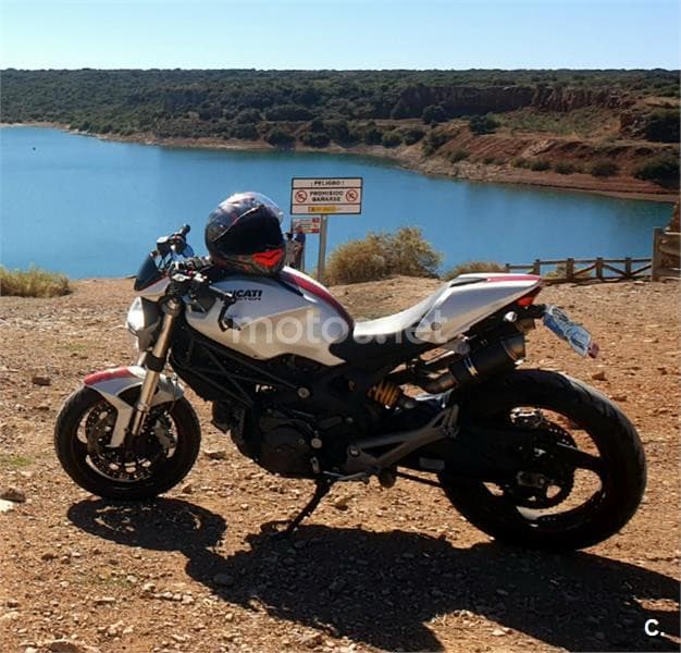 Ducati Monster 696 – Vista 2