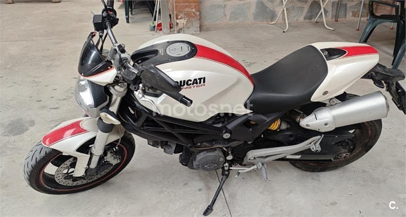 Ducati Monster 696 – Vista 3