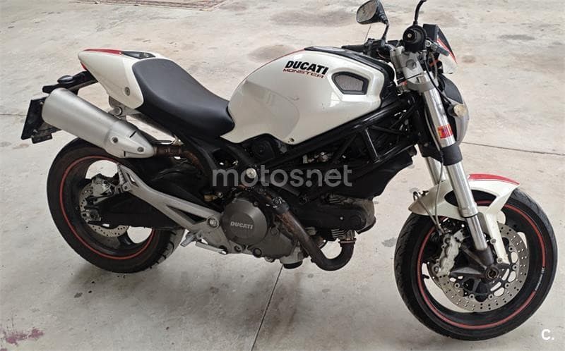 Ducati Monster 696 – Vista 4