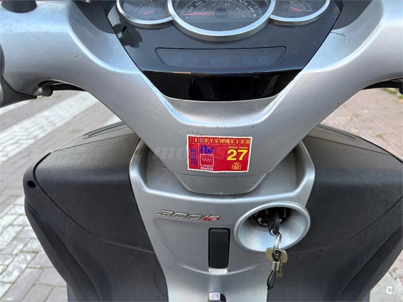 Piaggio MP3 300 Yourban LT Sport – Vista 1