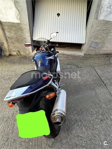 Suzuki GSX R750 – Vista 8