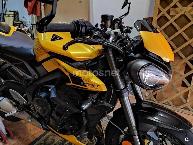 Triumph Street Triple 765 – Vista 1