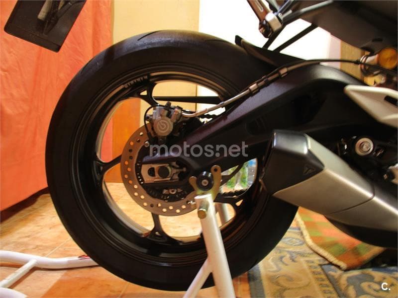 Triumph Street Triple 765 – Vista 16