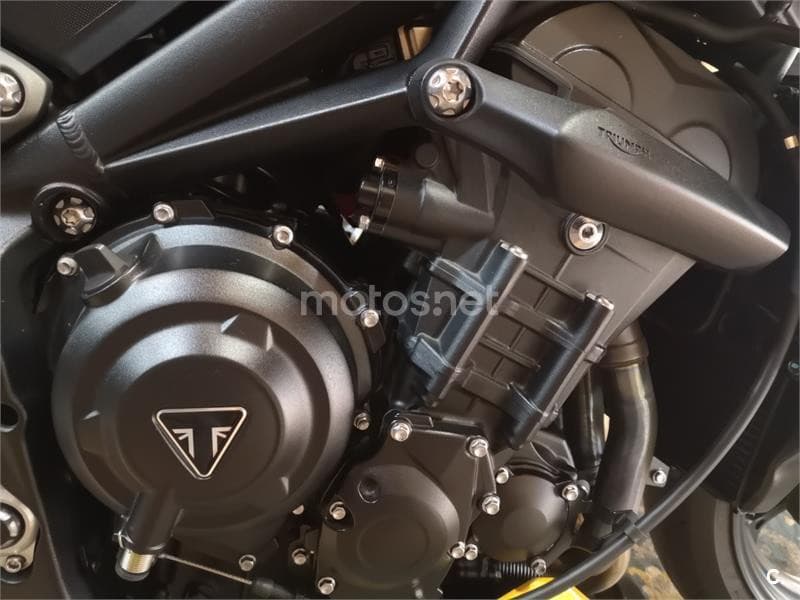 Triumph Street Triple 765 – Vista 19