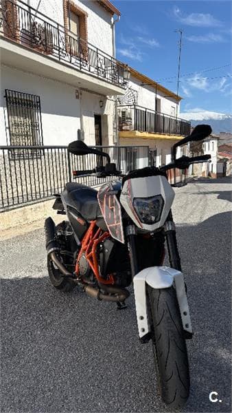KTM 690 Duke – Vista 1