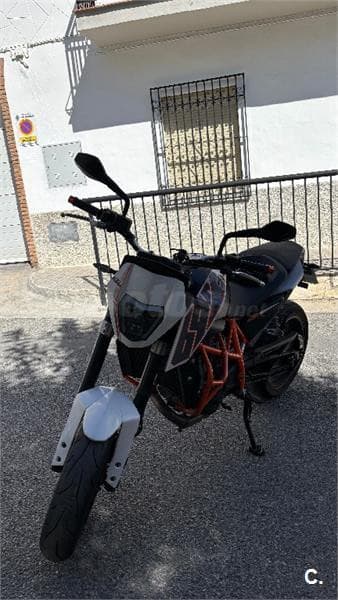 KTM 690 Duke – Vista 2