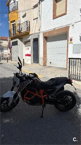 KTM 690 Duke – Vista 4