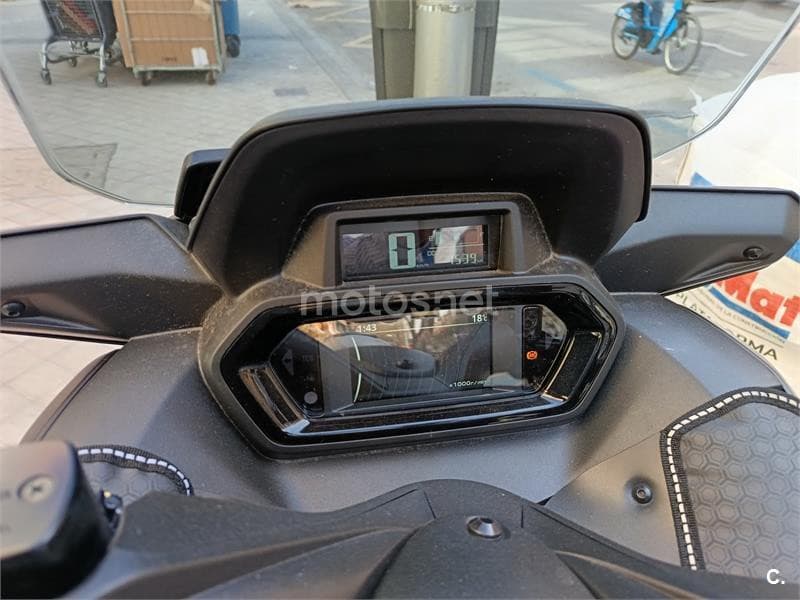 Yamaha XMAX 300 – Vista 4