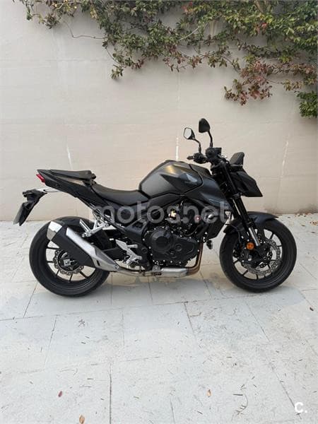 Honda CB 750 Hornet – Vista 2